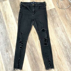 Hollister high rise super skinny, classic stretch black distressed size 9S